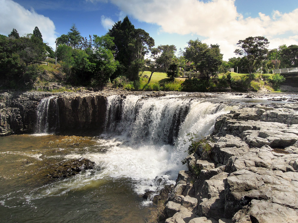 Haruru Falls