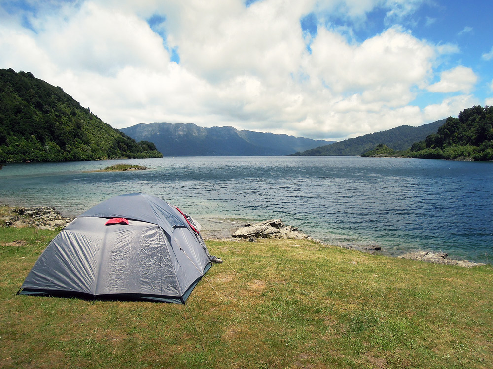 Lake-Waikaremoana-Neuseeland-tent